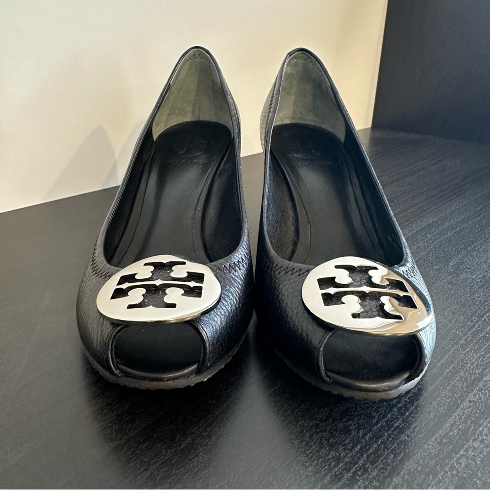 *LIKE NEW* Tory Burch Black and Silver Sally 2 Open Toed Wedge, Size US 7 W